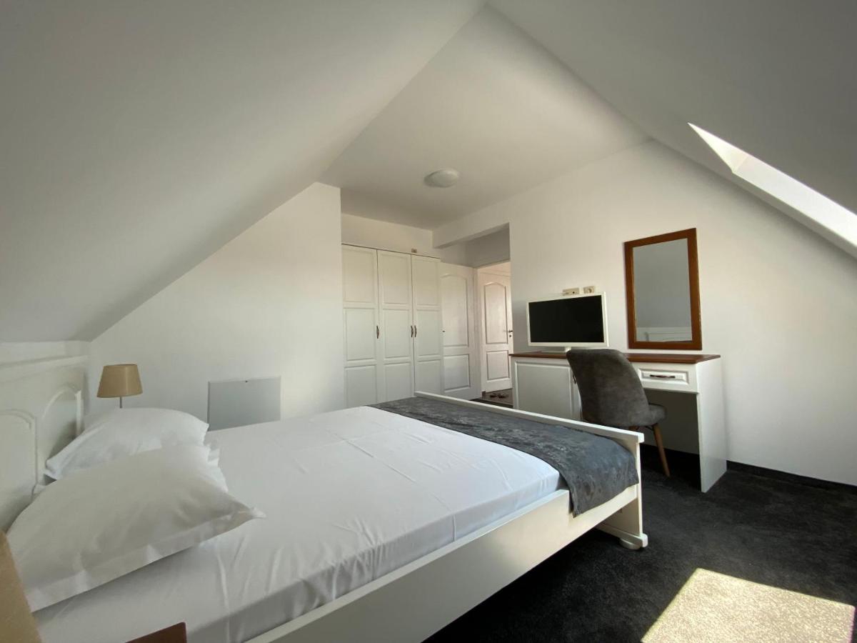 Villa Aqua Family Hotel Burgas ภายนอก รูปภาพ