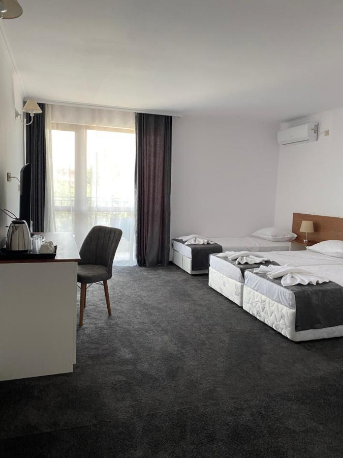 Villa Aqua Family Hotel Burgas ภายนอก รูปภาพ