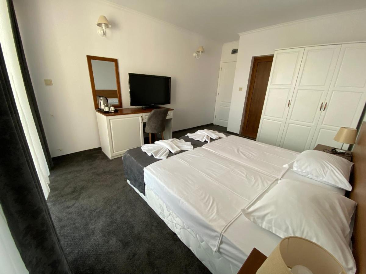 Villa Aqua Family Hotel Burgas ภายนอก รูปภาพ
